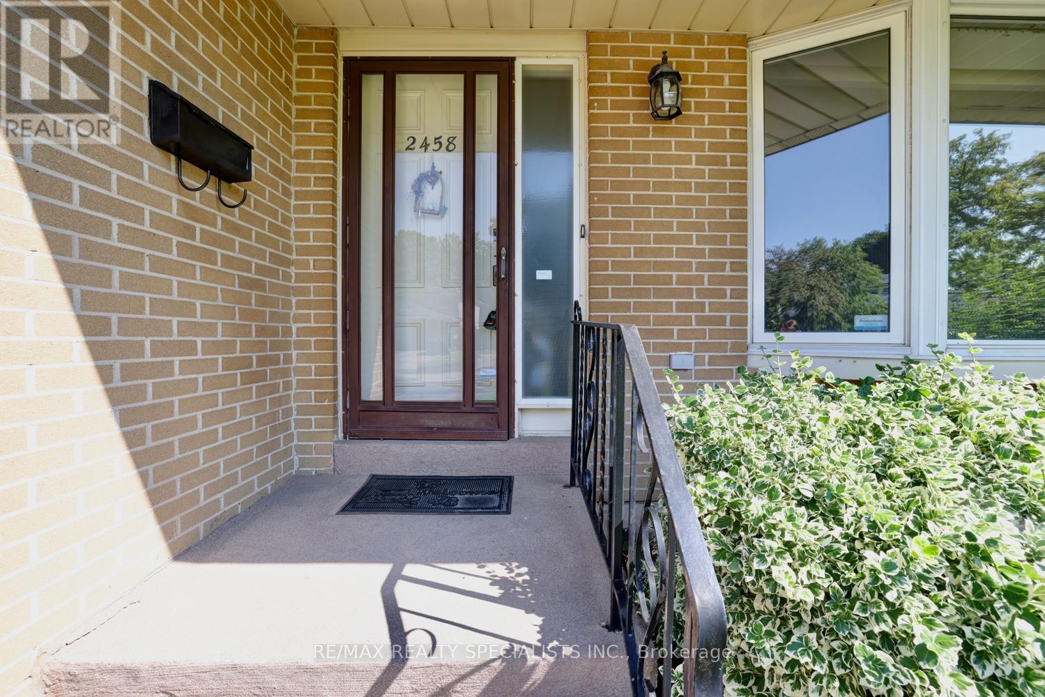 2458 Barcella Crescent, Mississauga, Ontario  L5K 1E2 - Photo 3 - W13642072