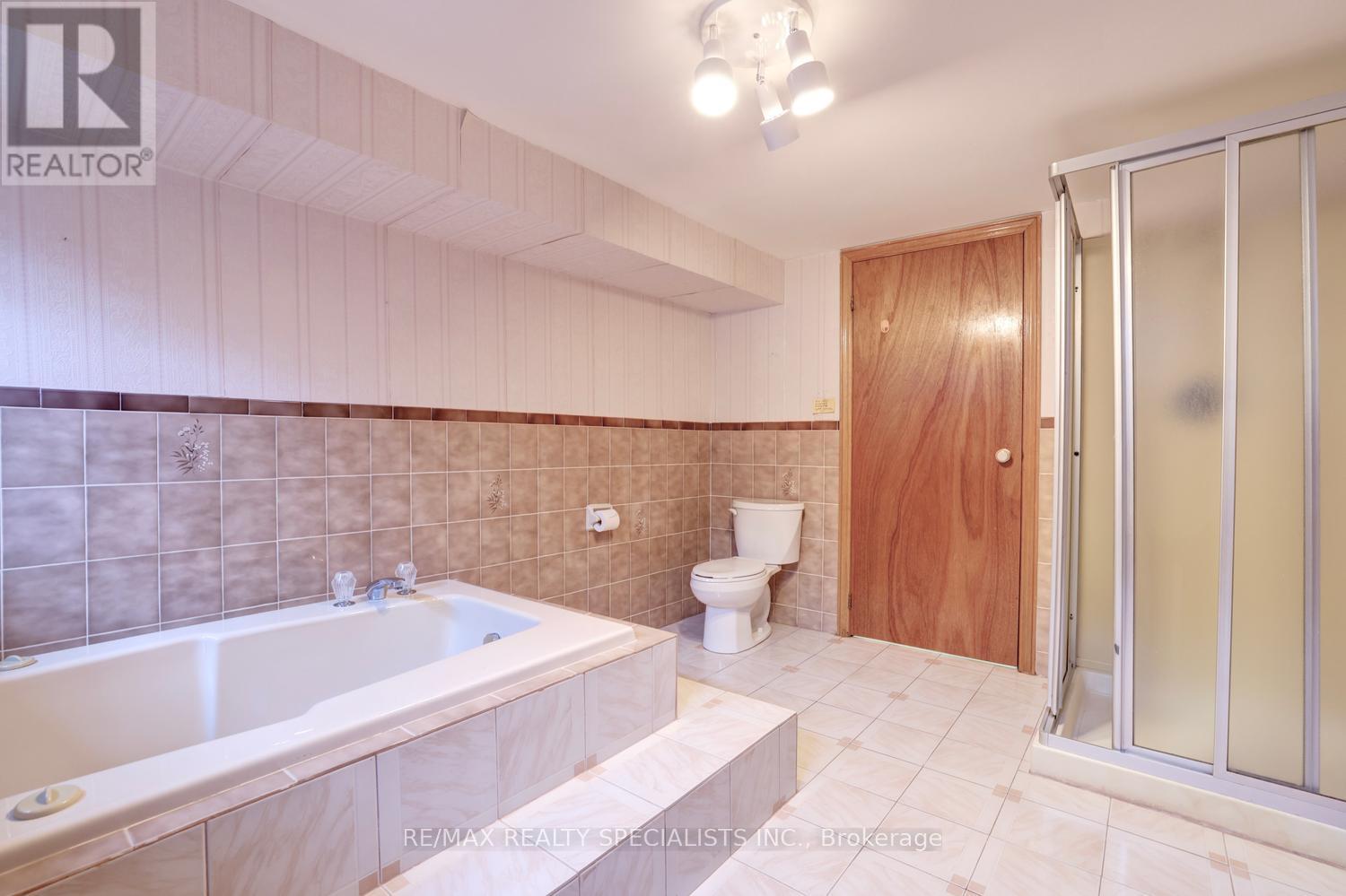 2458 Barcella Crescent, Mississauga, Ontario  L5K 1E2 - Photo 32 - W13642072