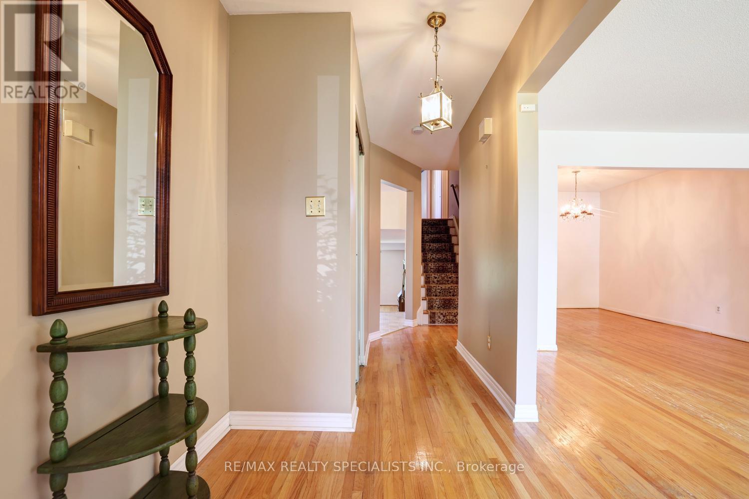 2458 Barcella Crescent, Mississauga, Ontario  L5K 1E2 - Photo 5 - W13642072