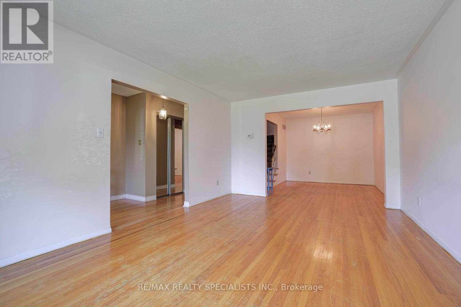 2458 Barcella Crescent, Mississauga, Ontario  L5K 1E2 - Photo 8 - W13642072