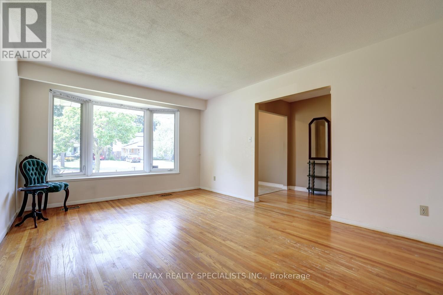 2458 Barcella Crescent, Mississauga, Ontario  L5K 1E2 - Photo 9 - W13642072