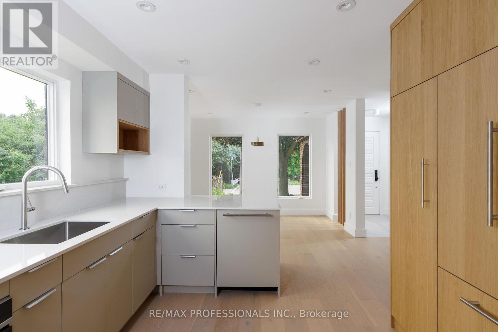 19 Arnold Avenue, Toronto, Ontario  M6N 4M8 - Photo 10 - W13642094