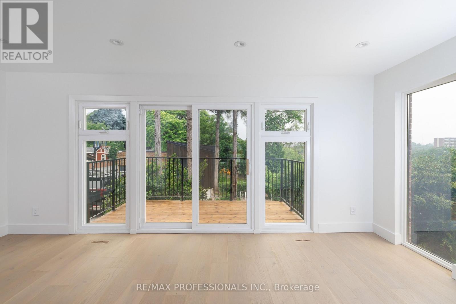 19 Arnold Avenue, Toronto, Ontario  M6N 4M8 - Photo 21 - W13642094