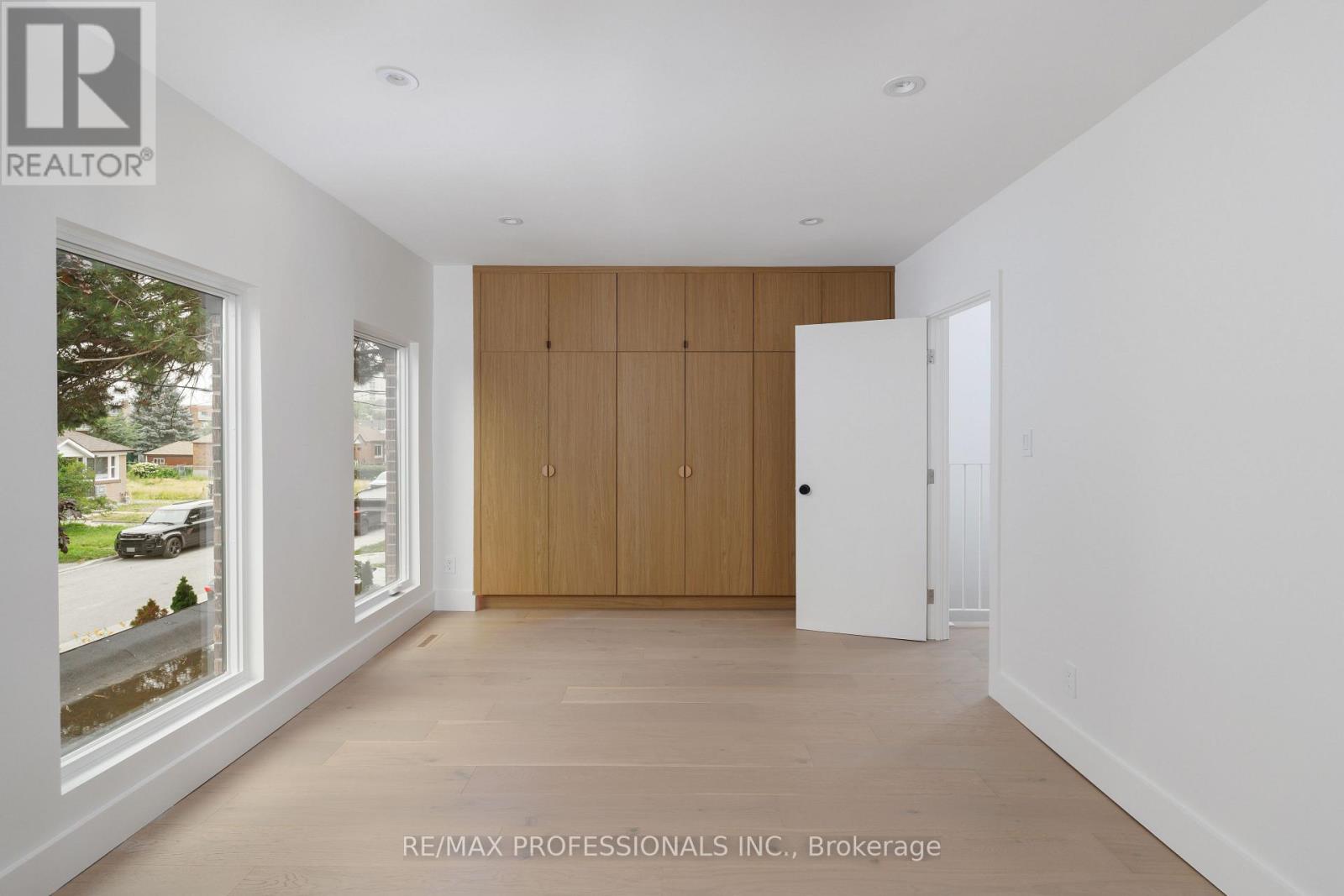 19 Arnold Avenue, Toronto, Ontario  M6N 4M8 - Photo 24 - W13642094