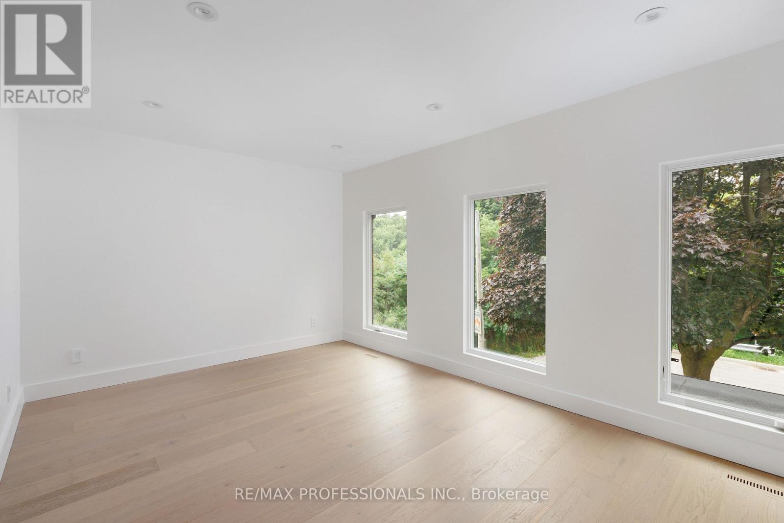 19 Arnold Avenue, Toronto, Ontario  M6N 4M8 - Photo 26 - W13642094