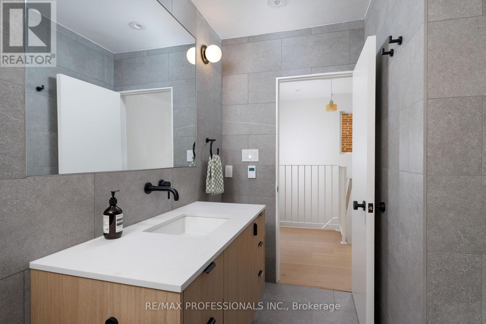 19 Arnold Avenue, Toronto, Ontario  M6N 4M8 - Photo 27 - W13642094