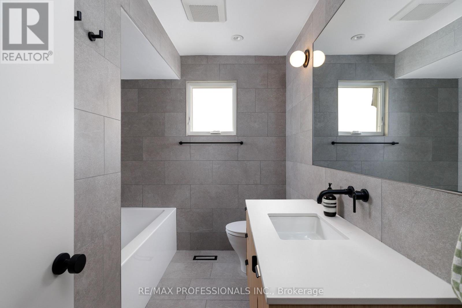 19 Arnold Avenue, Toronto, Ontario  M6N 4M8 - Photo 28 - W13642094