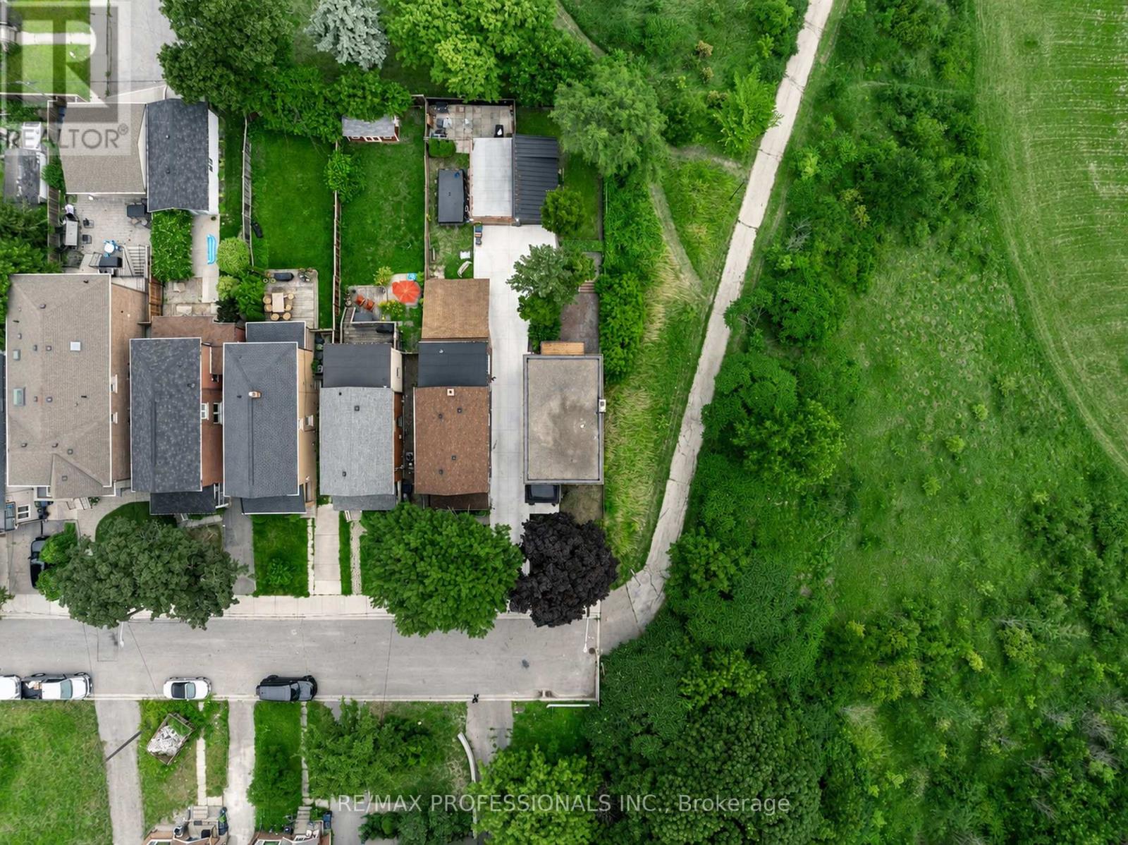 19 Arnold Avenue, Toronto, Ontario  M6N 4M8 - Photo 3 - W13642094