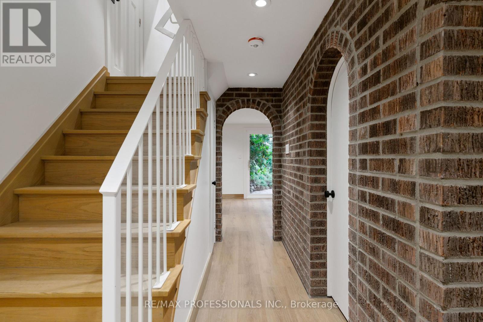 19 Arnold Avenue, Toronto, Ontario  M6N 4M8 - Photo 32 - W13642094