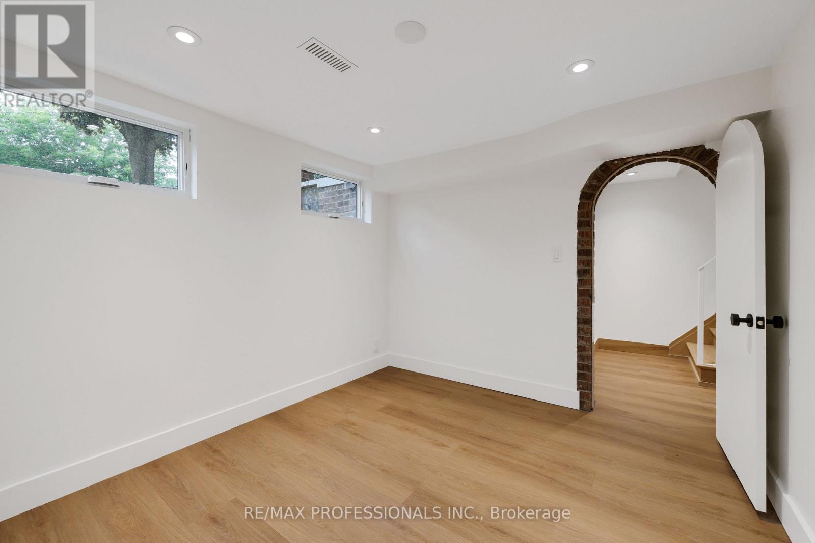 19 Arnold Avenue, Toronto, Ontario  M6N 4M8 - Photo 34 - W13642094