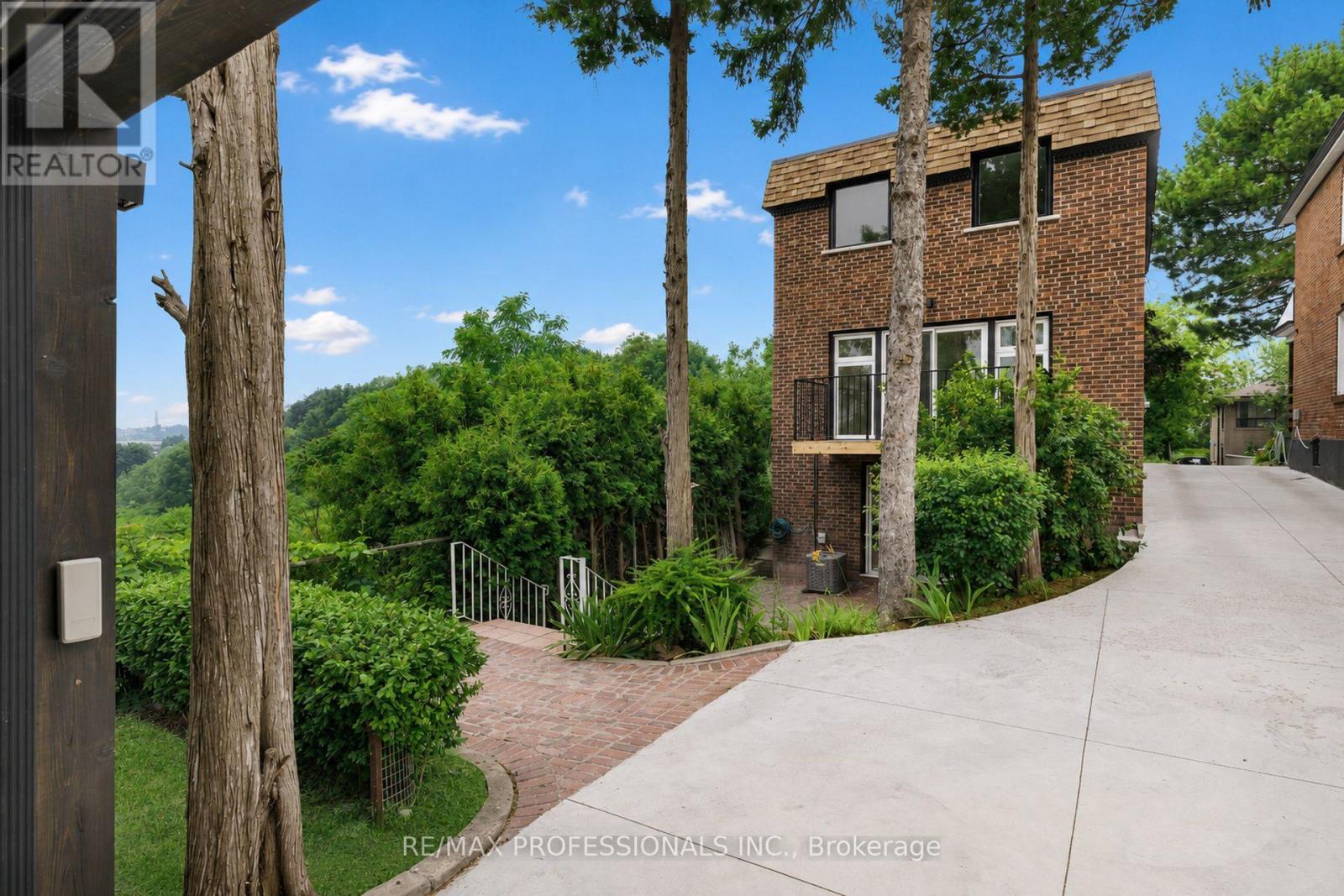 19 Arnold Avenue, Toronto, Ontario  M6N 4M8 - Photo 38 - W13642094