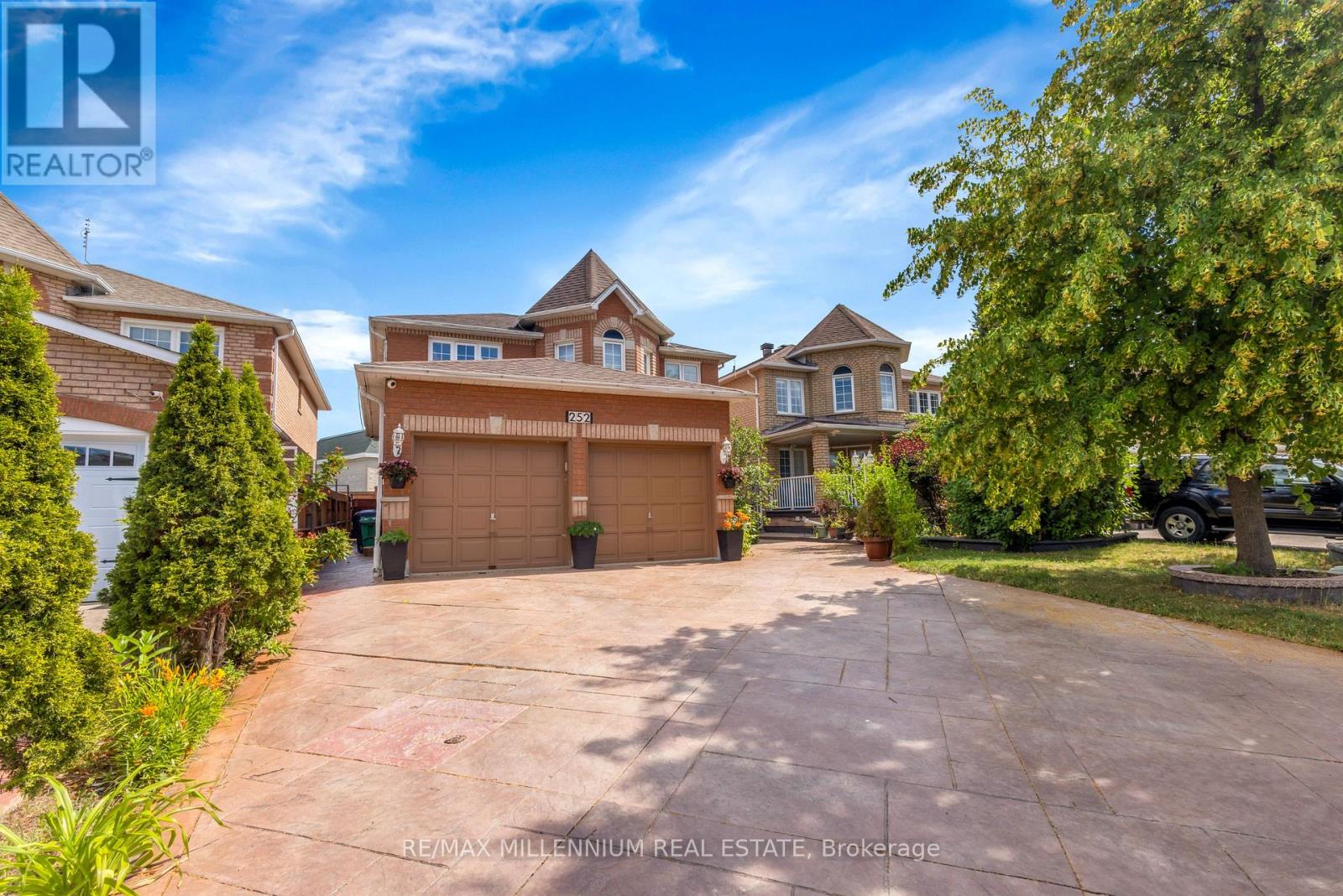 252 Mountainberry Road, Brampton, Ontario  L6R 1H9 - Photo 3 - W13642132