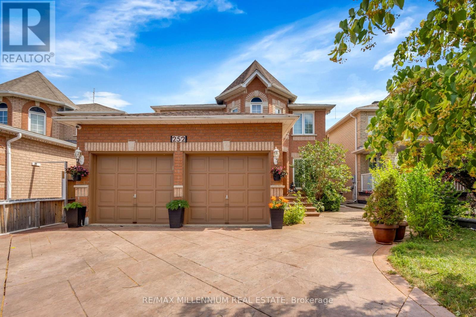 252 Mountainberry Road, Brampton, Ontario  L6R 1H9 - Photo 4 - W13642132