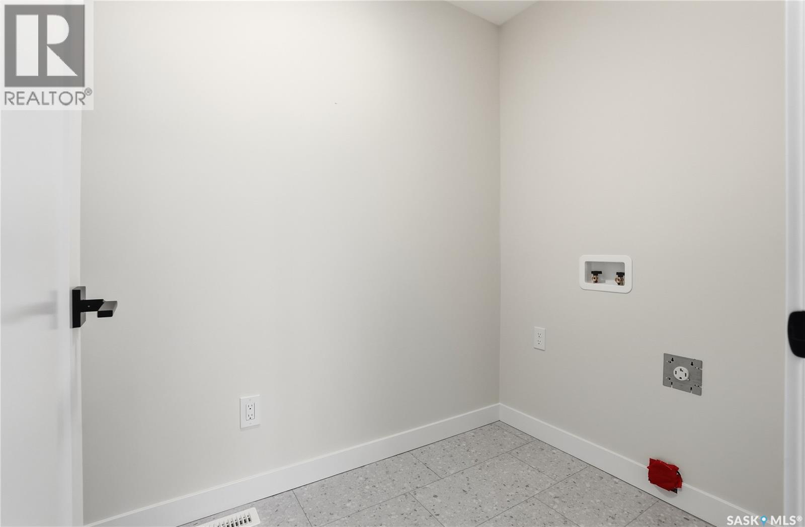 211 Amisk Way, Saskatoon, Saskatchewan  S7V 1W5 - Photo 39 - SK044645