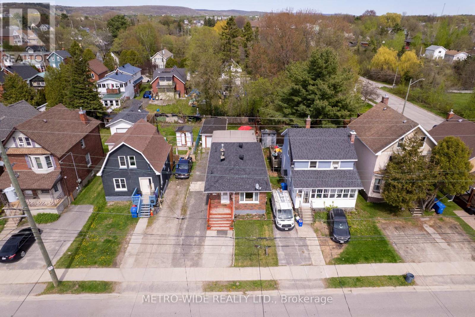 476 First Avenue E, North Bay, Ontario  P1B 1K3 - Photo 2 - X13642030