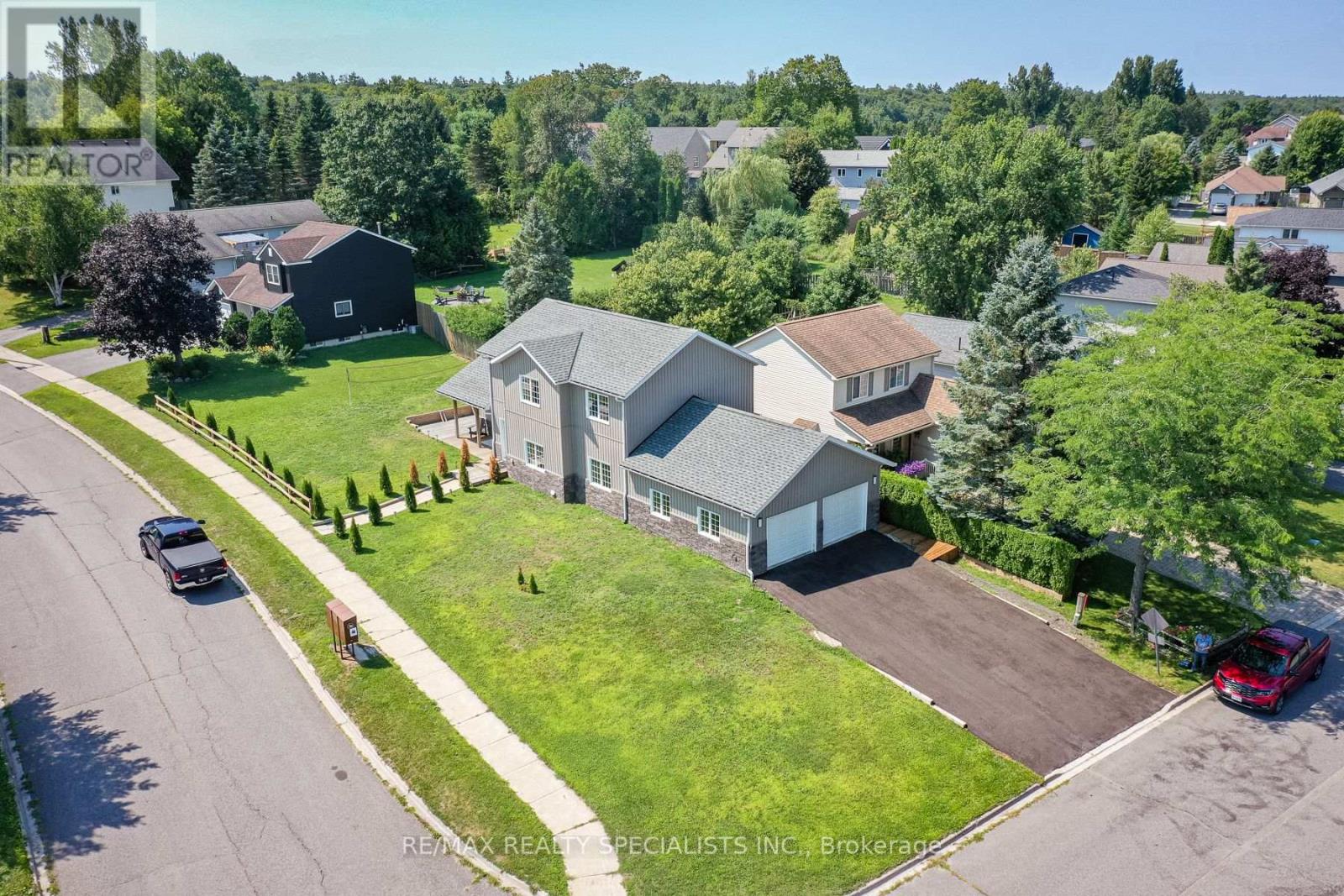 15 LANKIN AVENUE, Bracebridge, Ontario