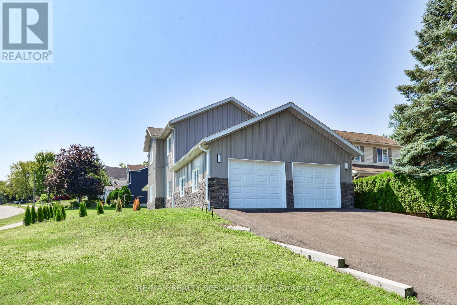 15 Lankin Avenue, Bracebridge, Ontario  P1L 1Y4 - Photo 3 - X13642084