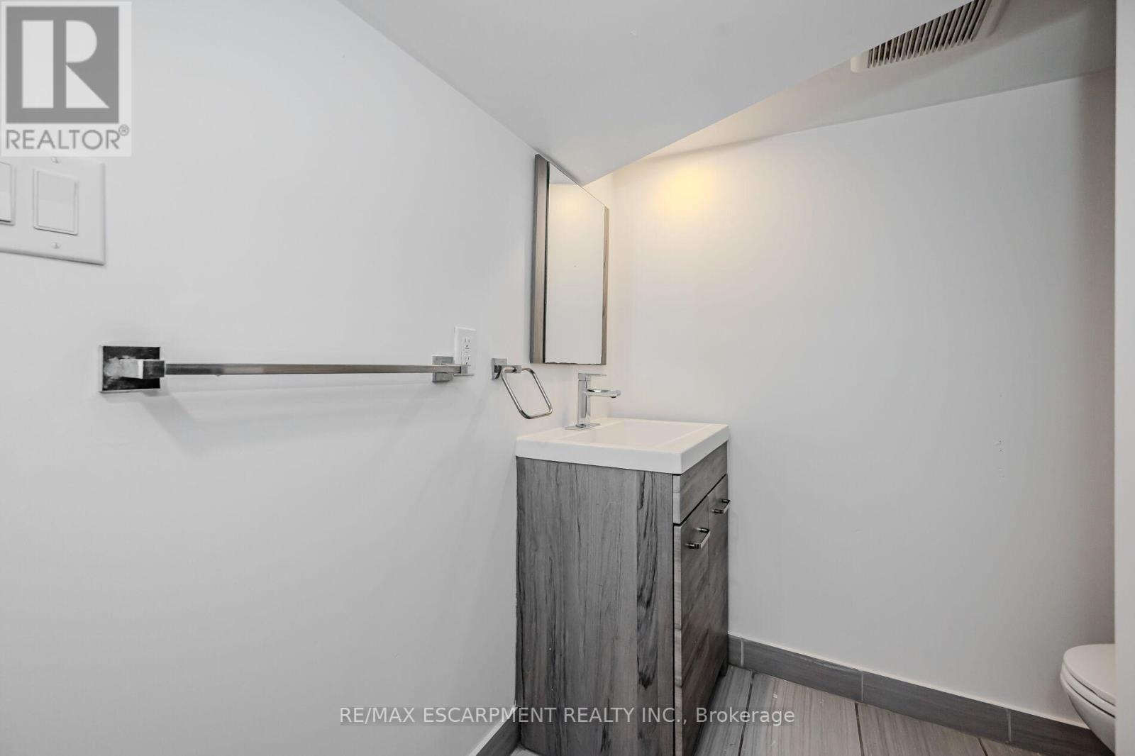 1-Lower Lvl - 74 Cathcart Street, Hamilton, Ontario  L8R 1M5 - Photo 9 - X13642096