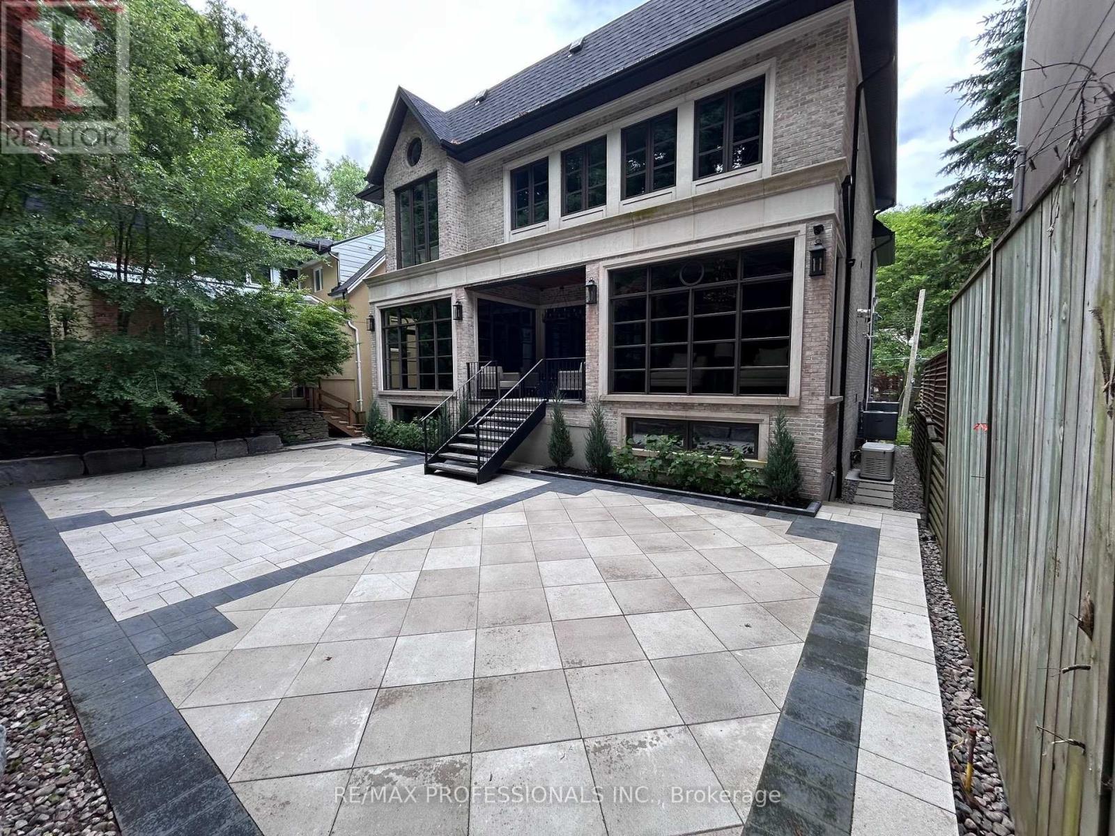30 Dacre Crescent, Toronto, Ontario  M6S 2W1 - Photo 24 - W13450588