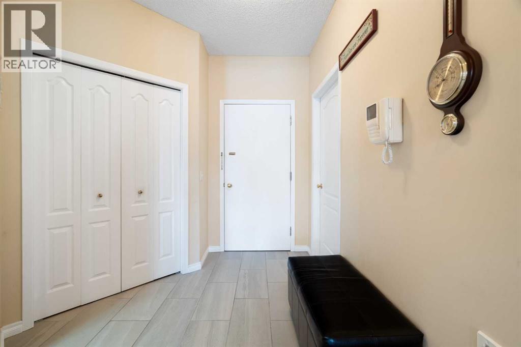 ., 2107 Patterson View SW, Calgary, Alberta  T3H 3J9 - Photo 2 - A2303272