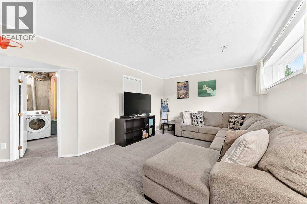 4 Marbrooke Circle NE, Calgary, Alberta  T2A 2W4 - Photo 24 - A2331330