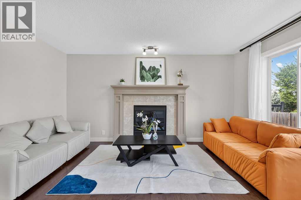 230 Evermeadow Avenue SW, Calgary, Alberta  T2Y 4X2 - Photo 5 - A2333381