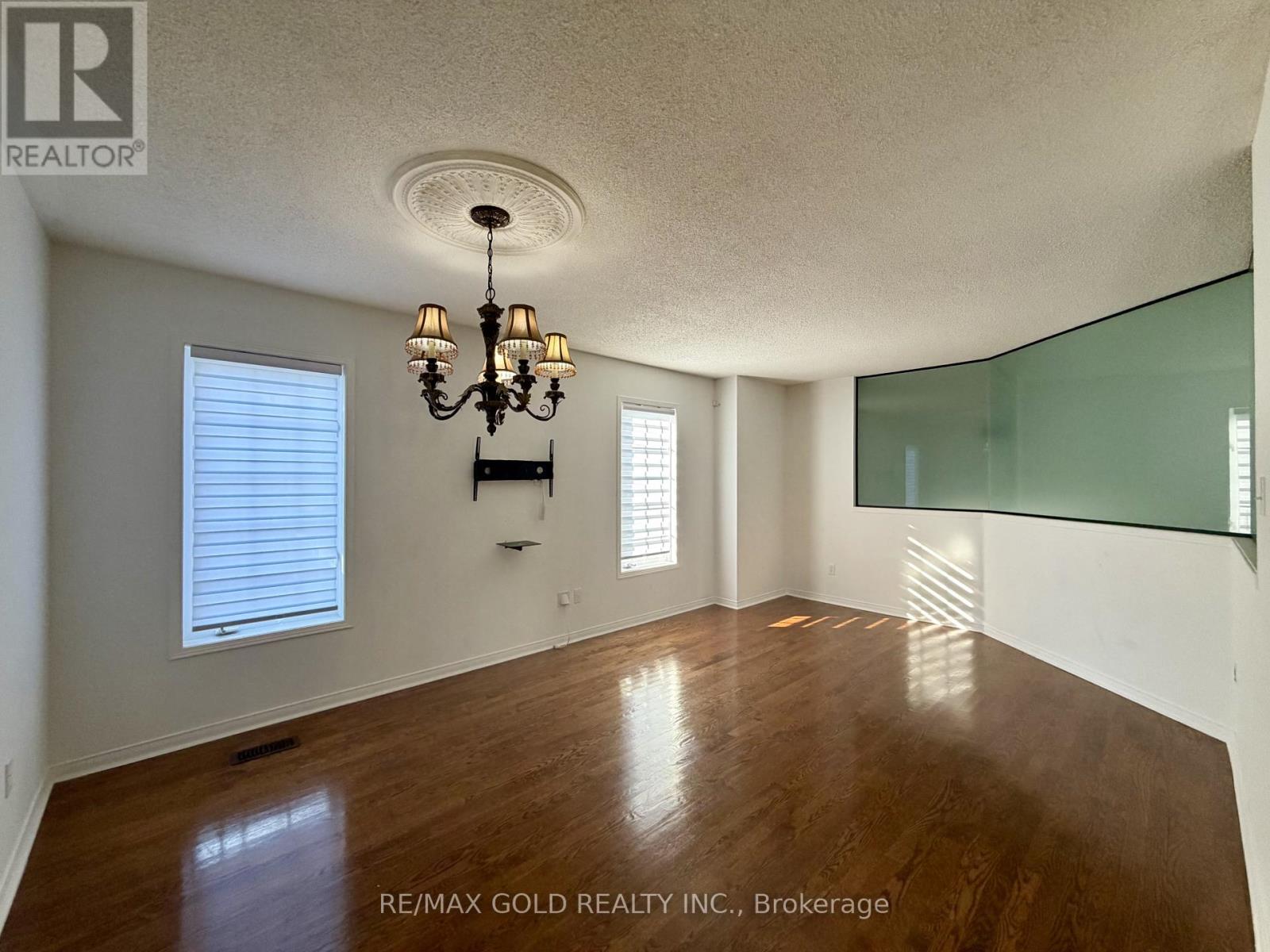 218 Van Scott Drive, Brampton, Ontario L7A 1V9 - Photo 5 - W13630614
