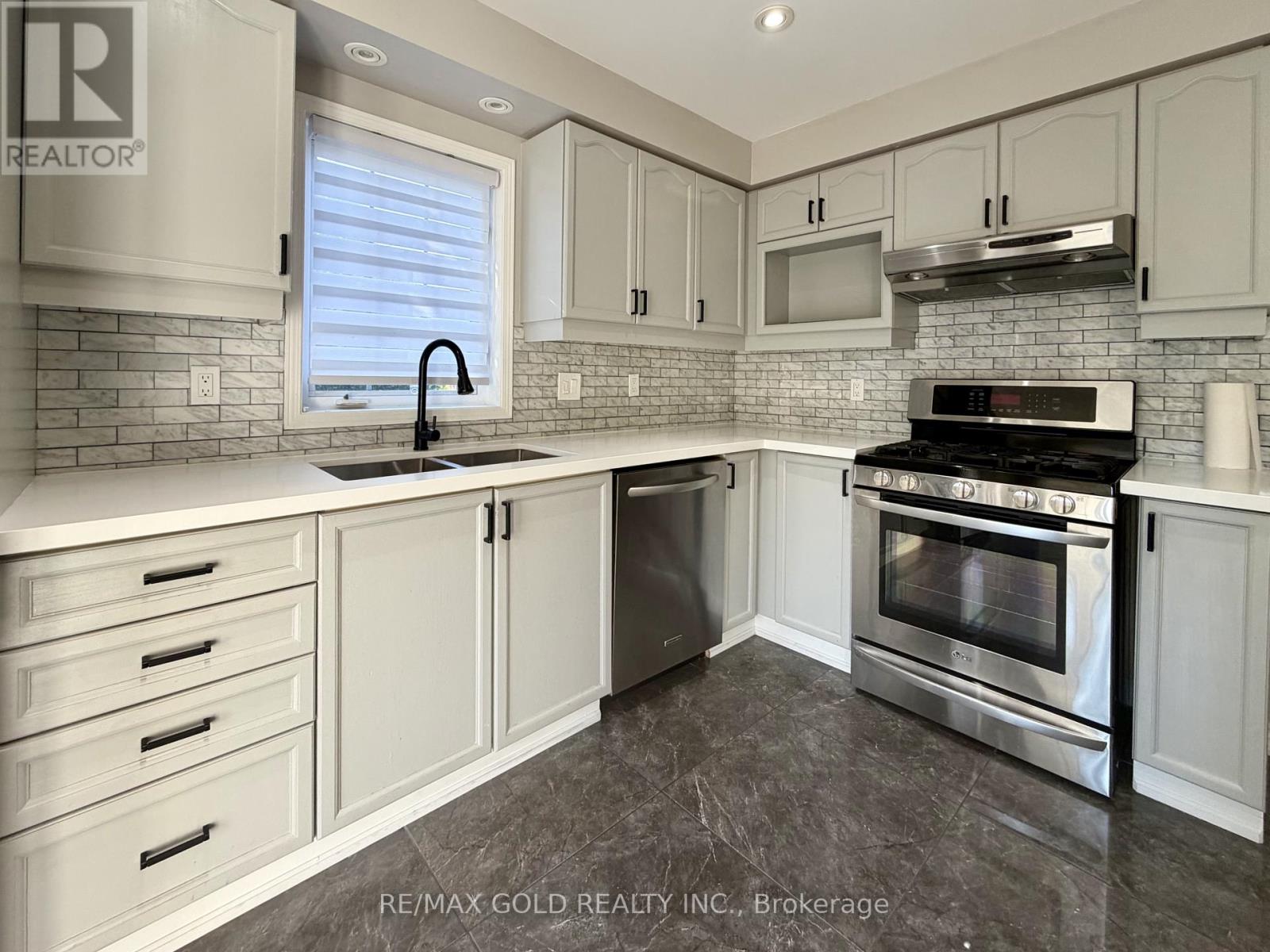 218 Van Scott Drive, Brampton, Ontario L7A 1V9 - Photo 9 - W13630614