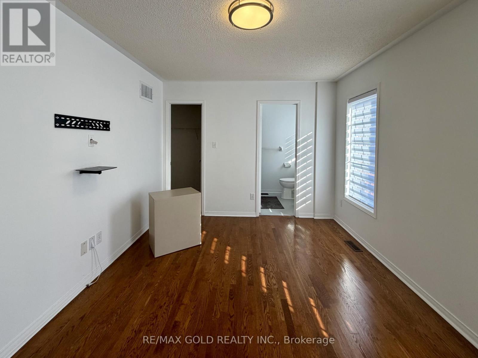 218 Van Scott Drive, Brampton, Ontario L7A 1V9 - Photo 11 - W13630614