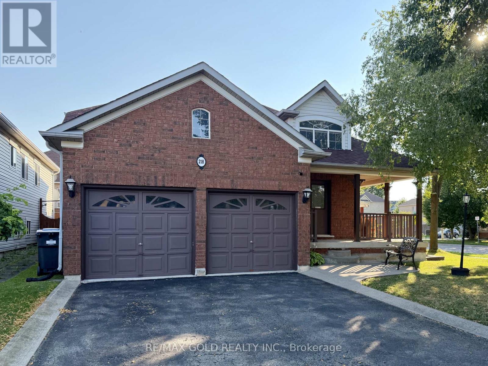 218 Van Scott Drive, Brampton, Ontario L7A 1V9 - Photo 2 - W13630614