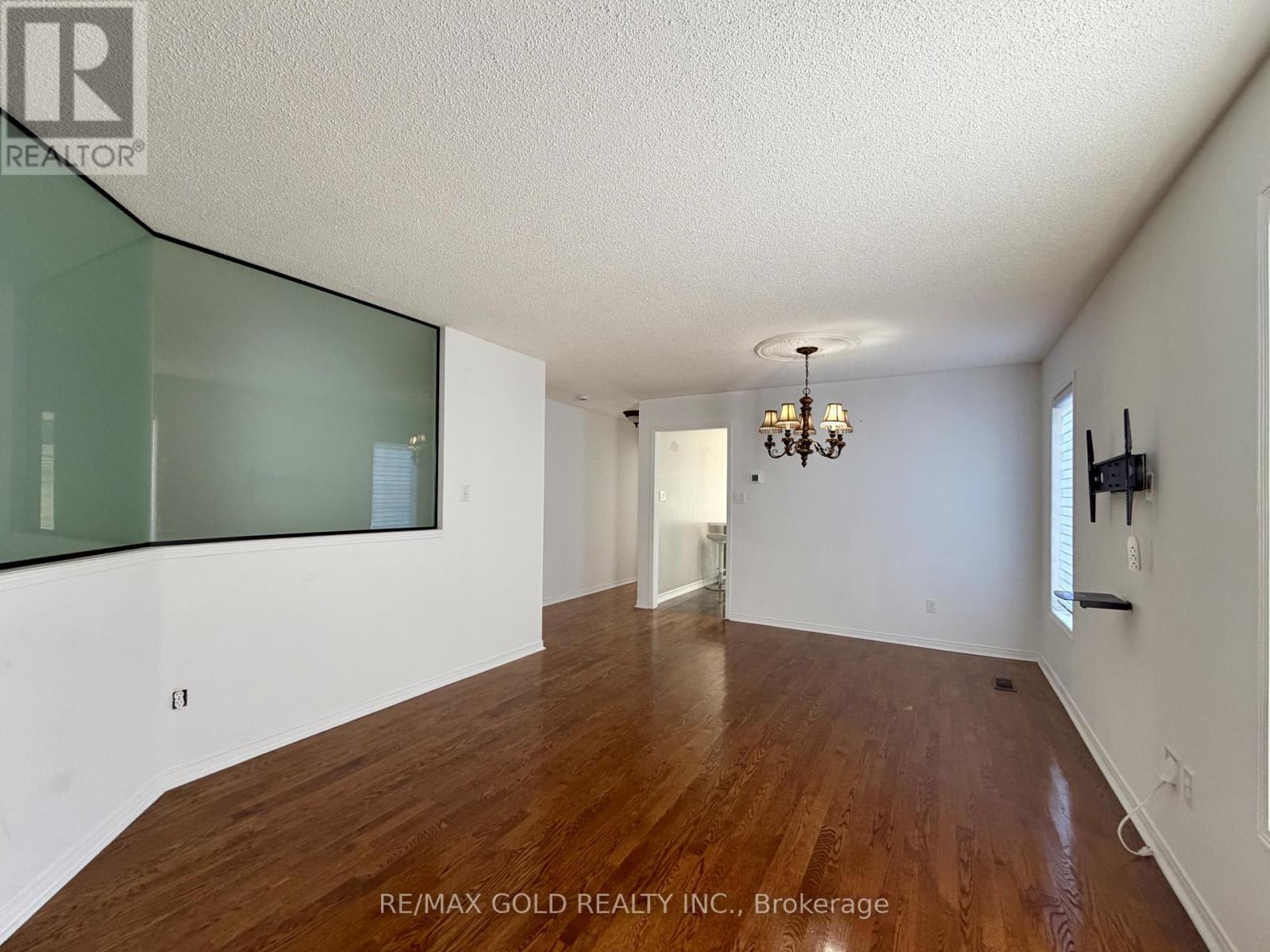 218 Van Scott Drive, Brampton, Ontario L7A 1V9 - Photo 6 - W13630614