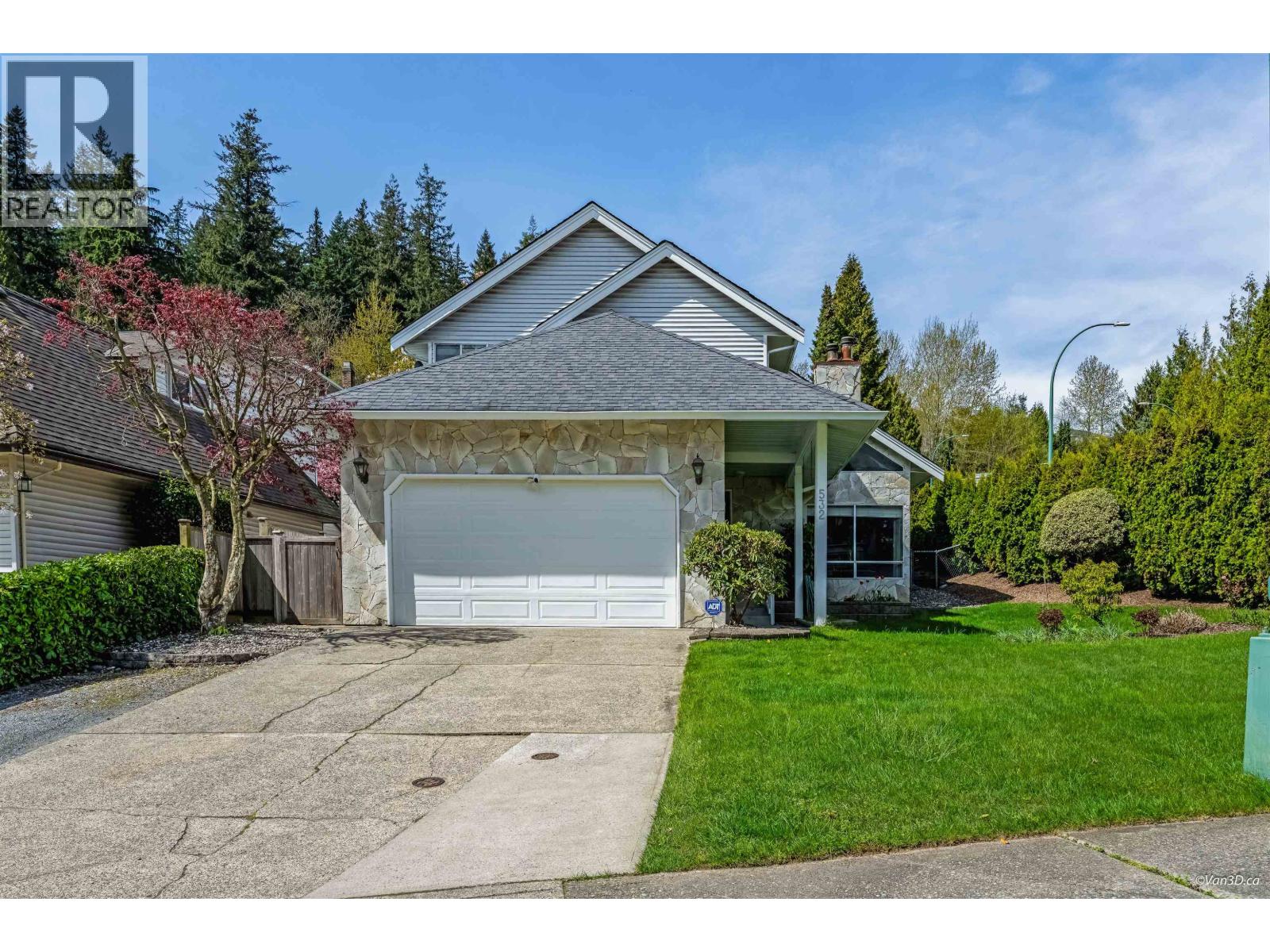 532 Riverview Crescent, Coquitlam, British Columbia  V3C 5A7 - Photo 2 - R3114288