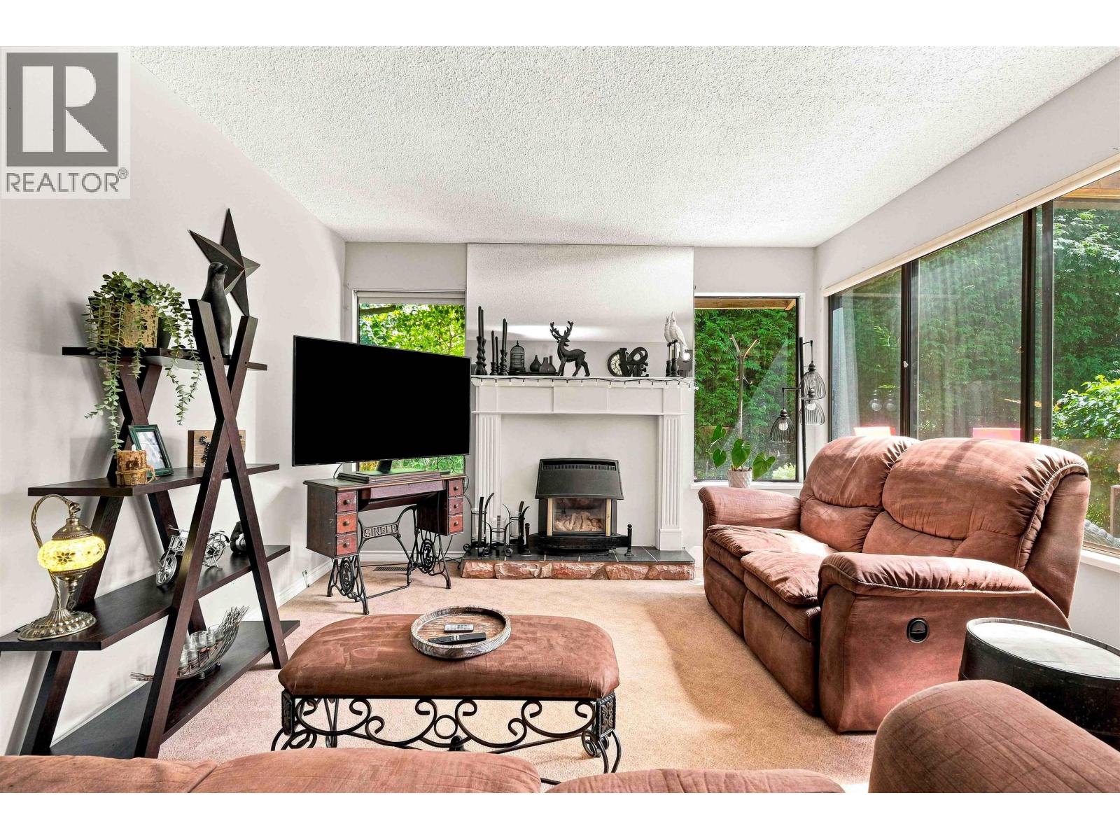 4698 Garden Grove Drive, Burnaby, British Columbia  V5G 3V3 - Photo 6 - R3152895