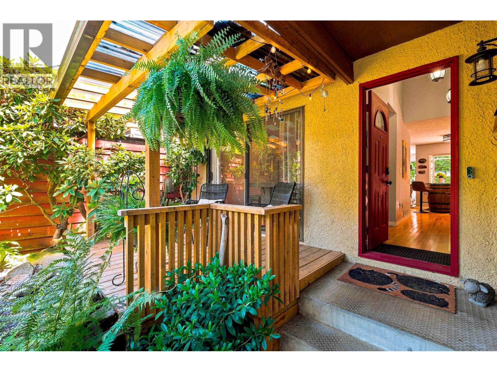 4698 Garden Grove Drive, Burnaby, British Columbia  V5G 3V3 - Photo 4 - R3152895