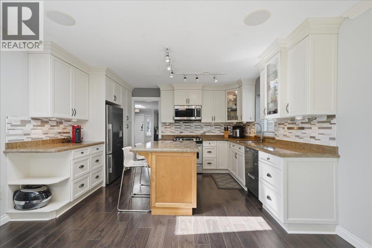 12110 Blossom Street, Maple Ridge, British Columbia V2X 9J9 - Photo 12 - R3153017
