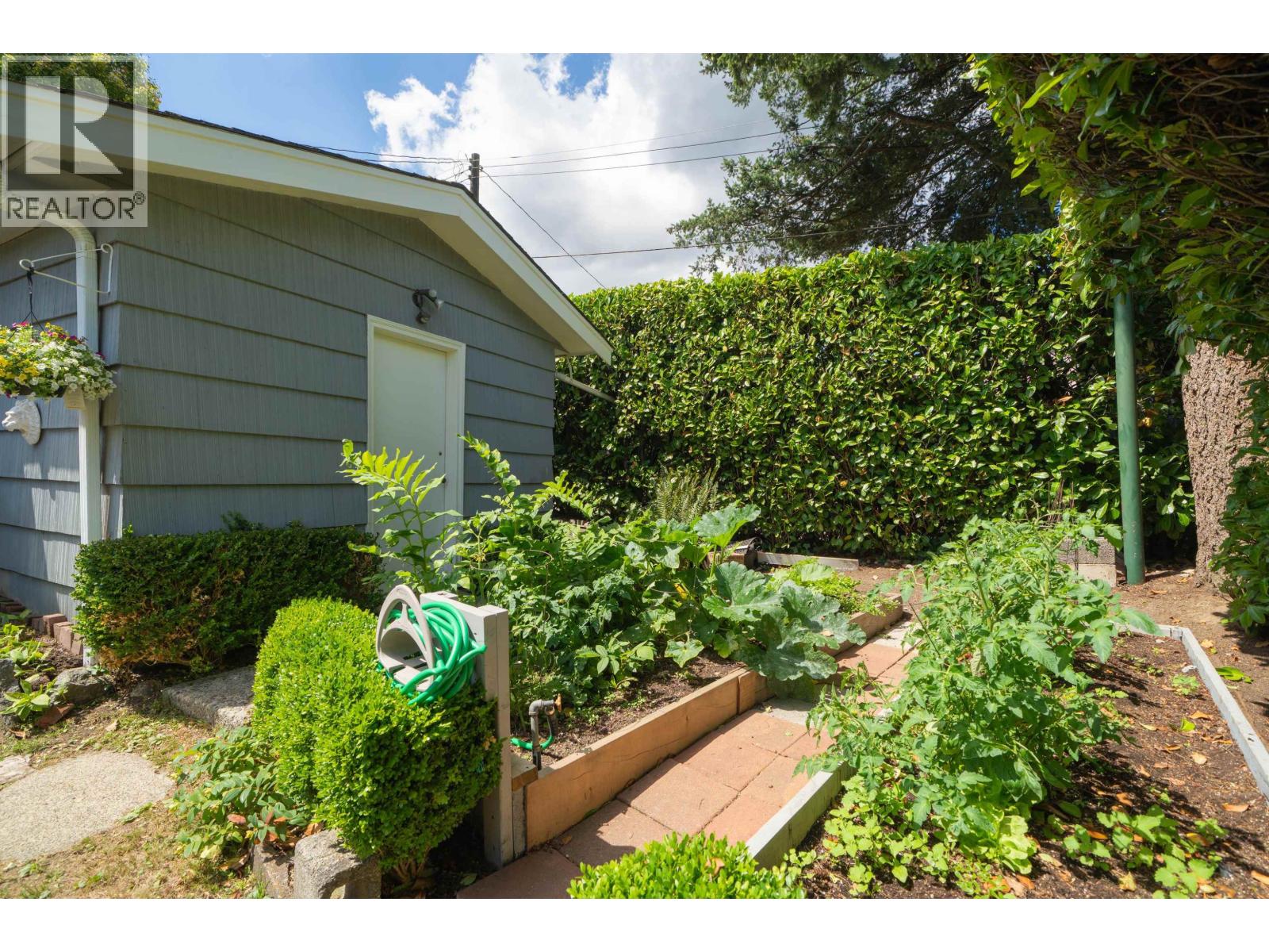 335 Churchill Avenue, New Westminster, British Columbia  V3L 4P5 - Photo 35 - R3153021