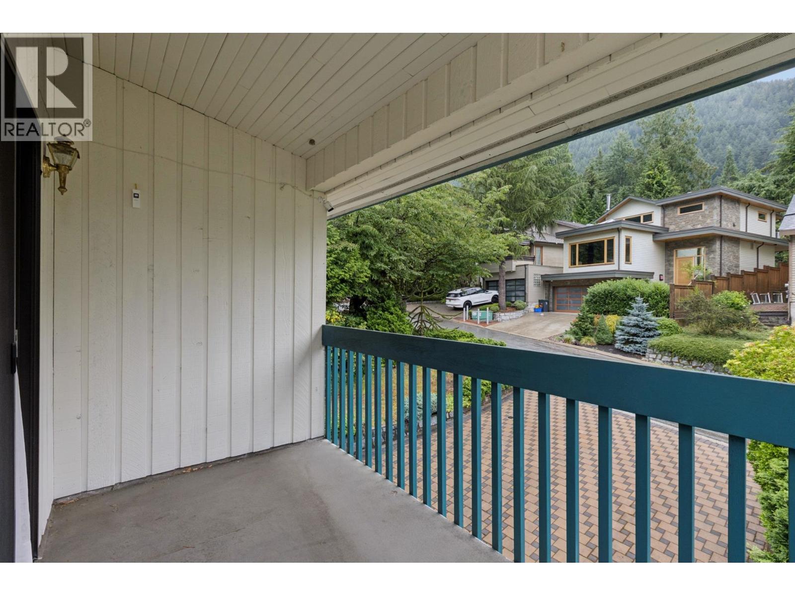 5609 White Pine Lane, North Vancouver, British Columbia V7R 4S1 - Photo 10 - R3153027