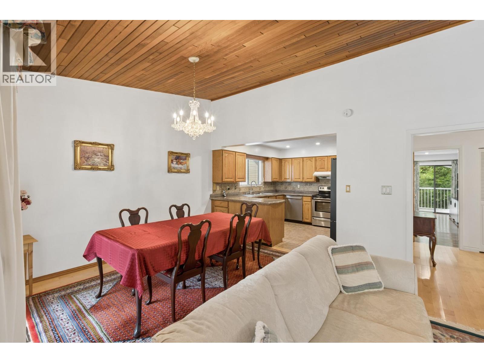 5609 White Pine Lane, North Vancouver, British Columbia V7R 4S1 - Photo 11 - R3153027