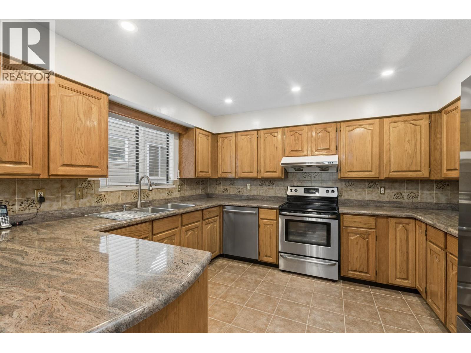 5609 White Pine Lane, North Vancouver, British Columbia V7R 4S1 - Photo 15 - R3153027