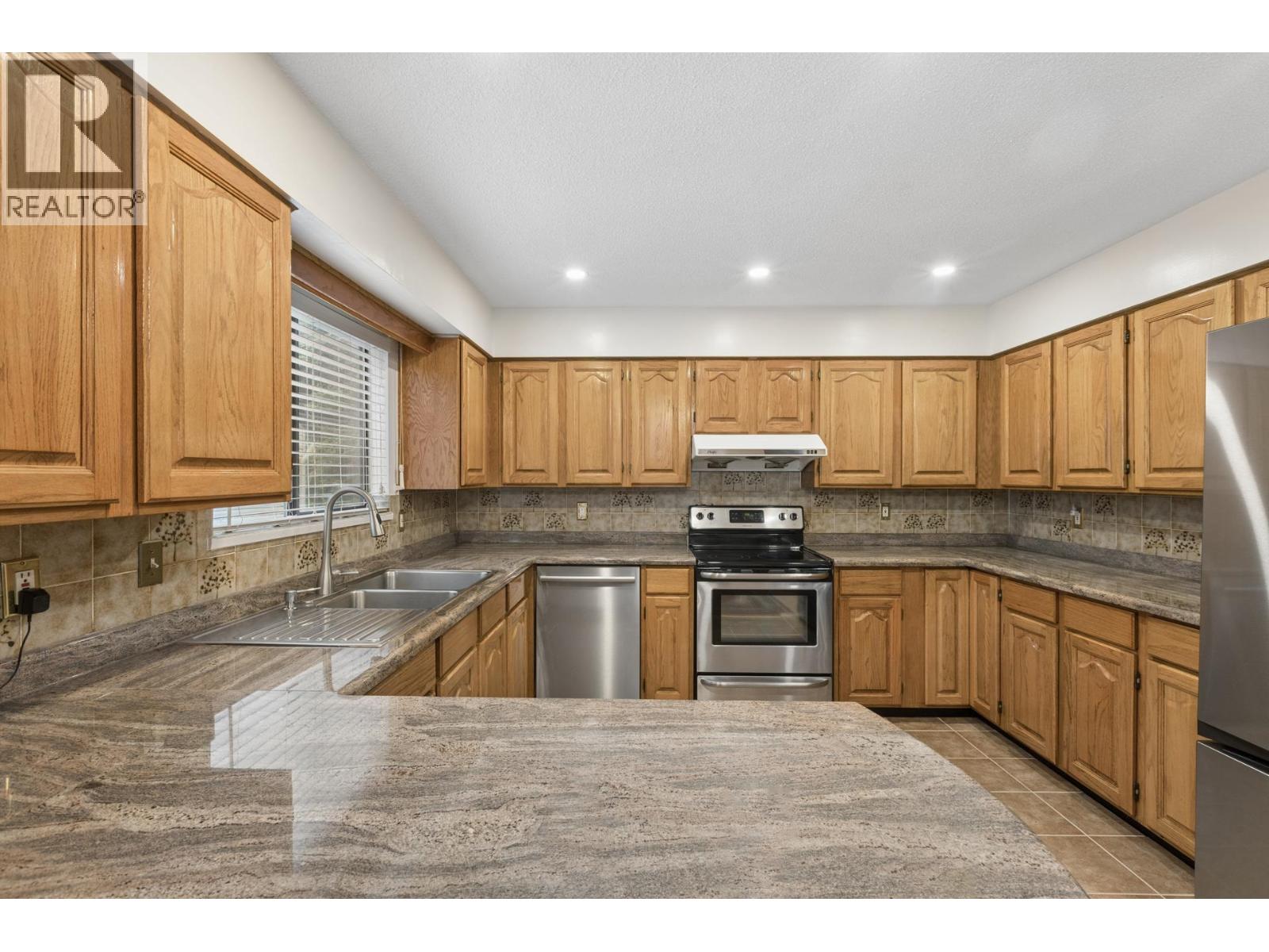 5609 White Pine Lane, North Vancouver, British Columbia V7R 4S1 - Photo 16 - R3153027