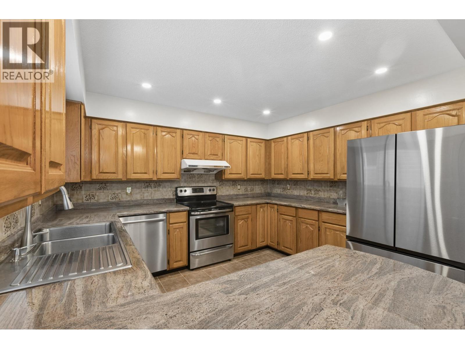 5609 White Pine Lane, North Vancouver, British Columbia V7R 4S1 - Photo 17 - R3153027