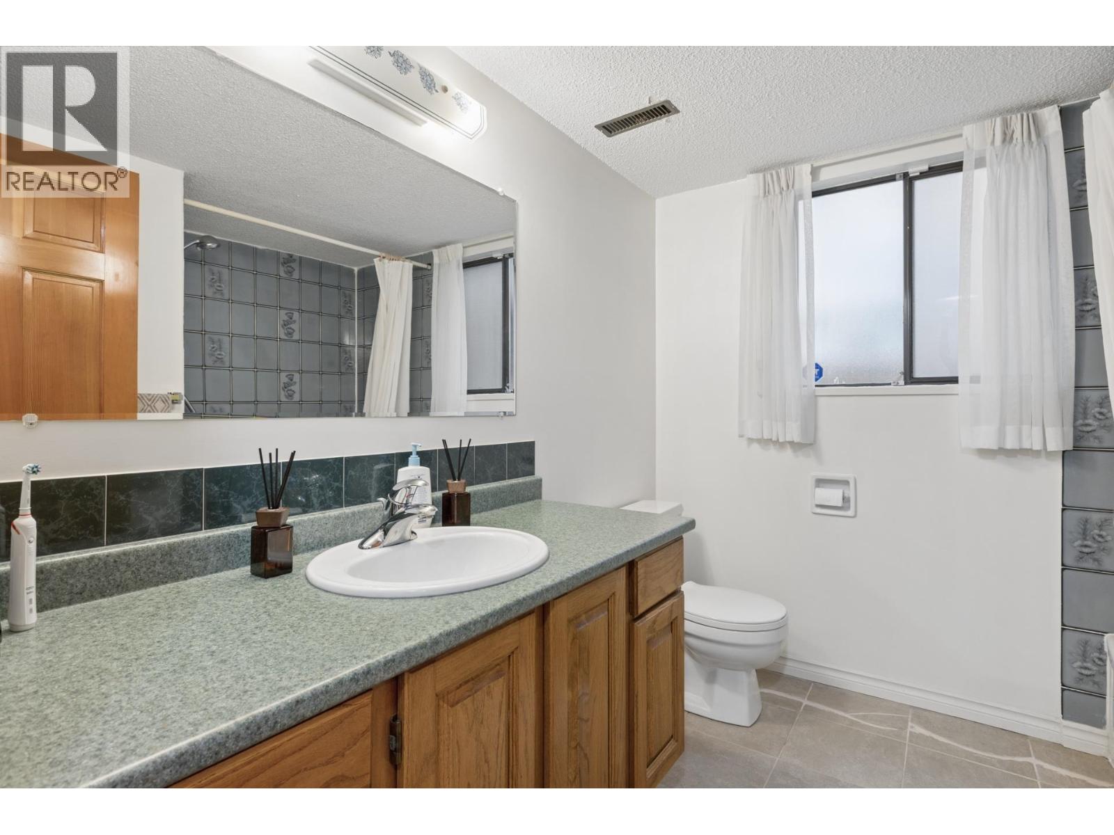 5609 White Pine Lane, North Vancouver, British Columbia V7R 4S1 - Photo 36 - R3153027