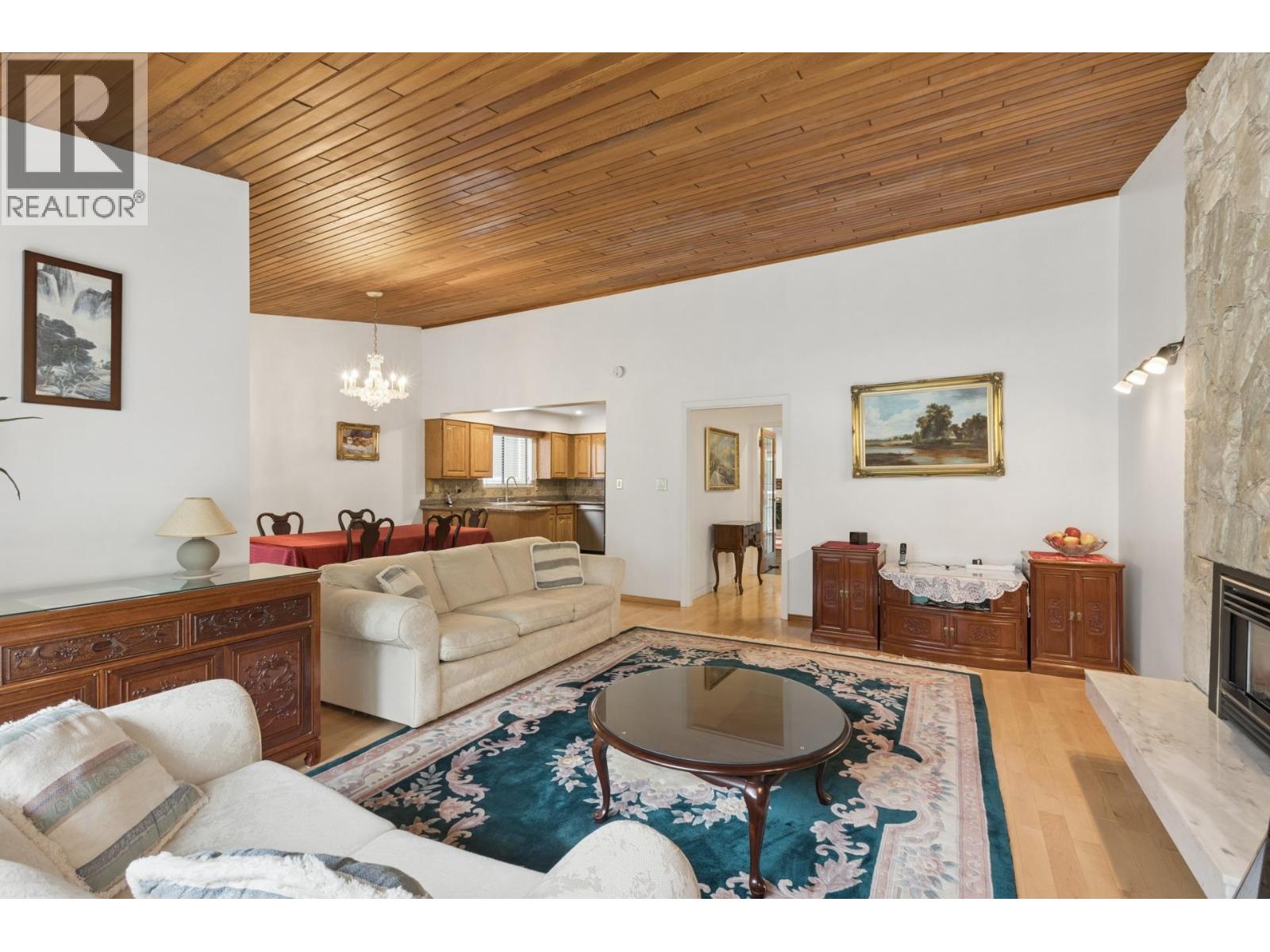 5609 White Pine Lane, North Vancouver, British Columbia V7R 4S1 - Photo 6 - R3153027