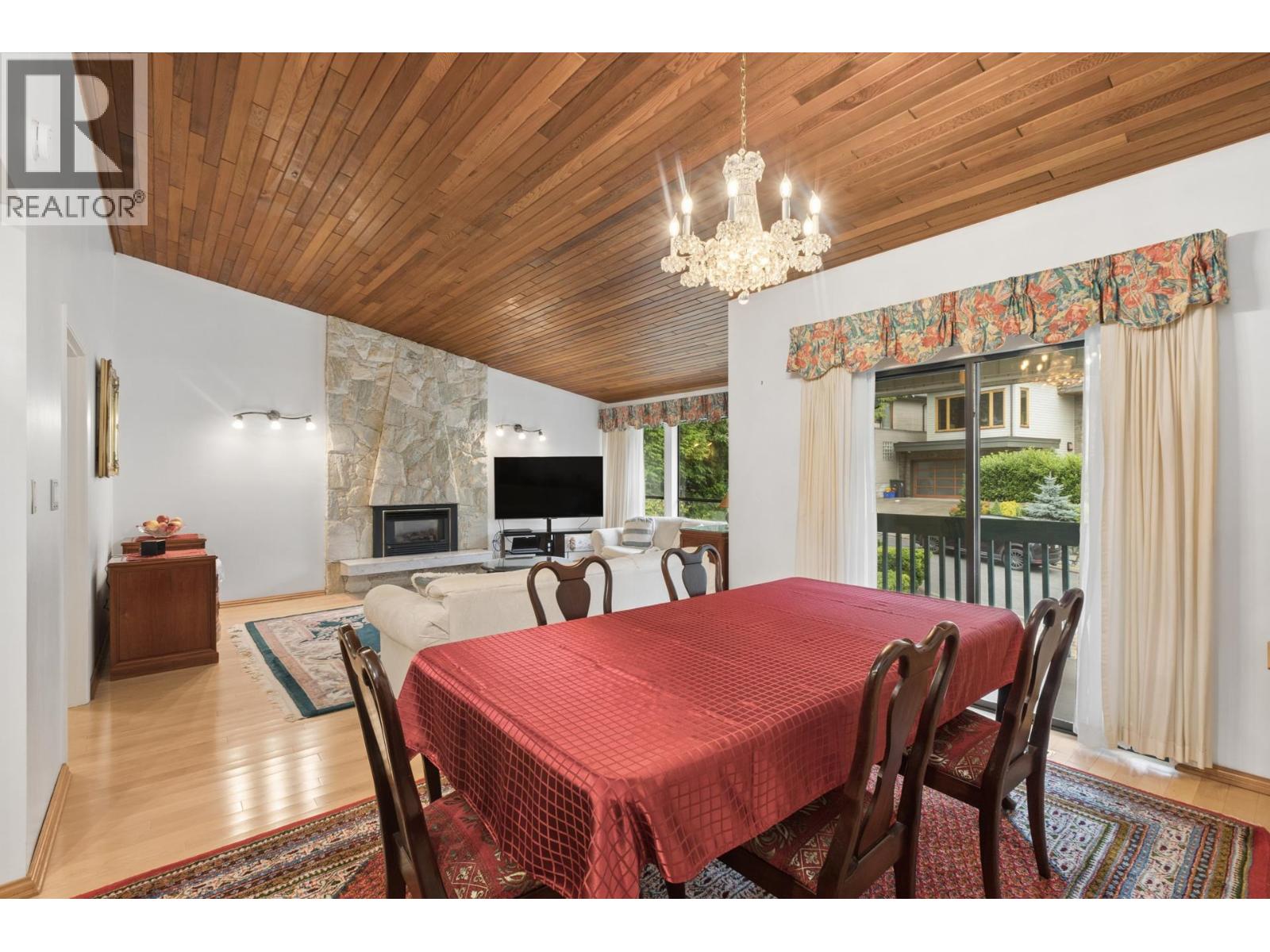5609 White Pine Lane, North Vancouver, British Columbia V7R 4S1 - Photo 7 - R3153027