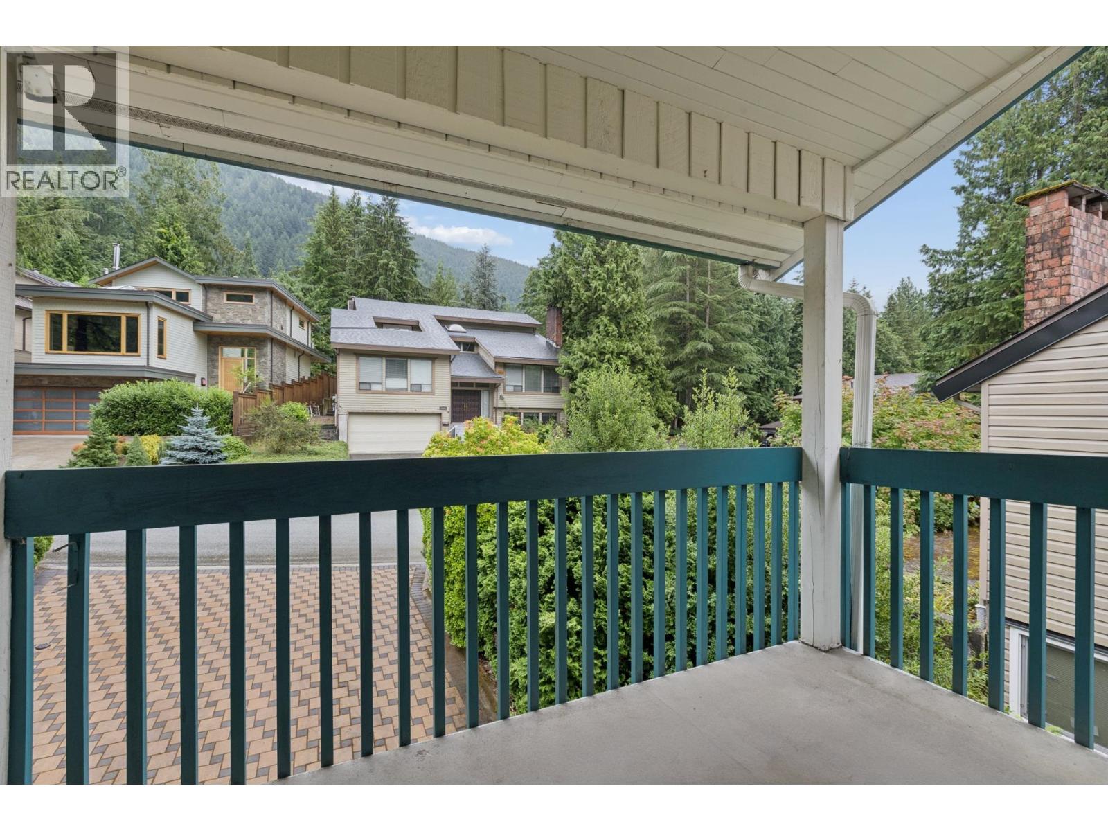 5609 White Pine Lane, North Vancouver, British Columbia V7R 4S1 - Photo 9 - R3153027