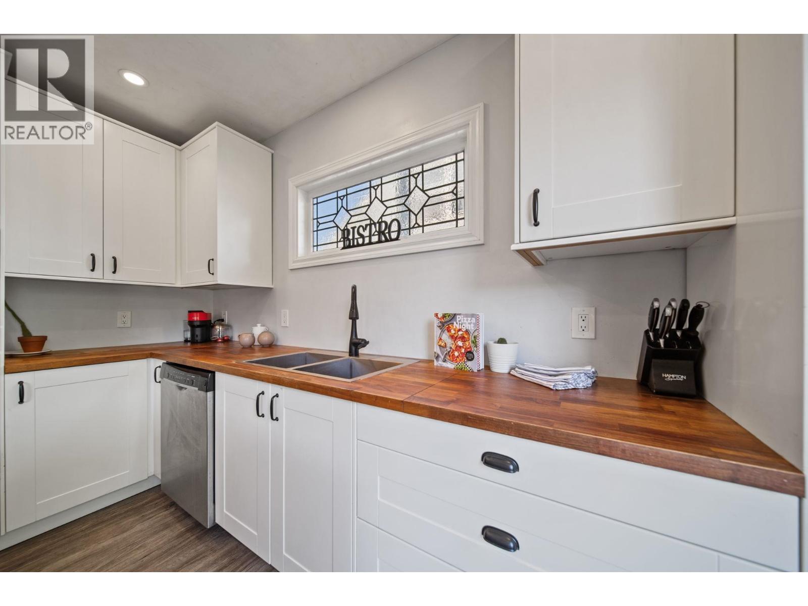 306 Ninth Avenue, New Westminster, British Columbia V3L 2A1 - Photo 10 - R3153050