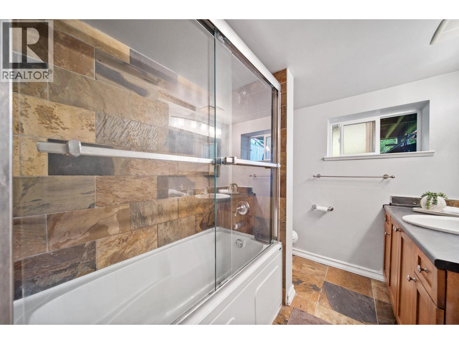 306 Ninth Avenue, New Westminster, British Columbia V3L 2A1 - Photo 24 - R3153050