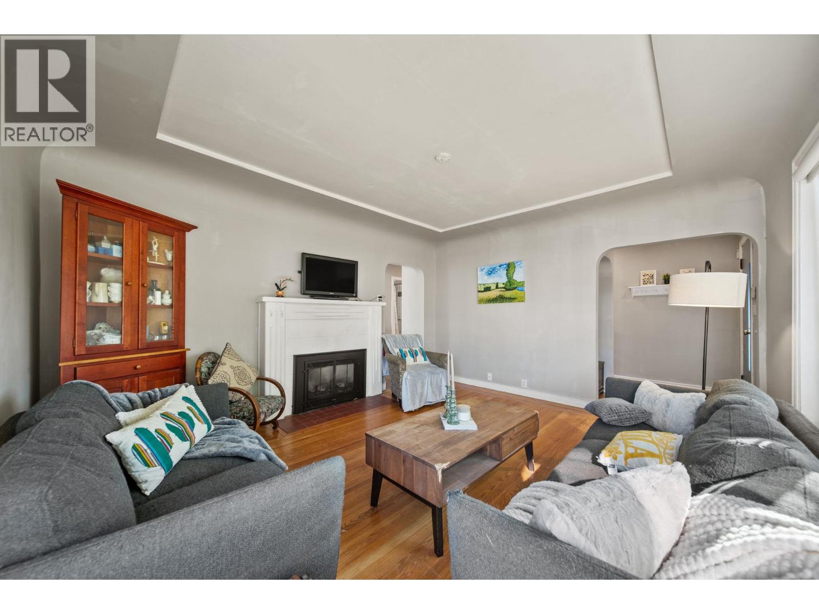 306 Ninth Avenue, New Westminster, British Columbia V3L 2A1 - Photo 3 - R3153050
