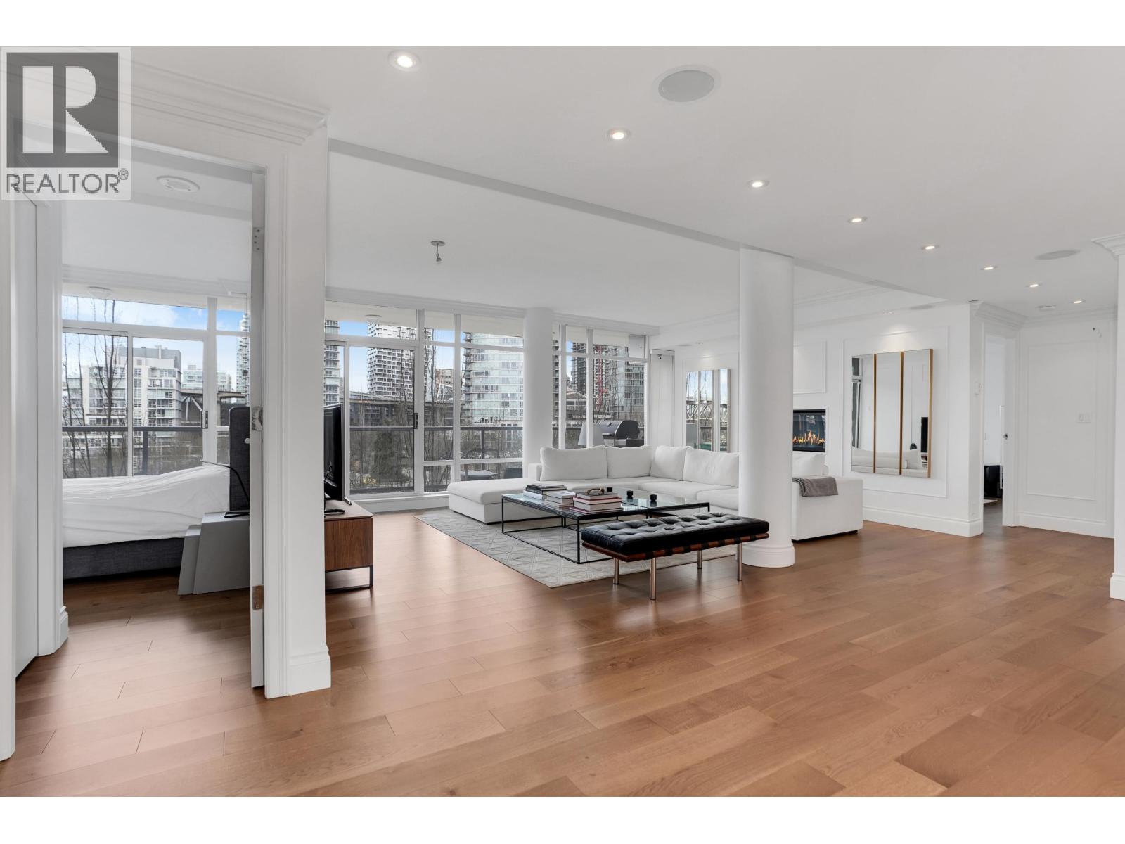 701 426 Beach Crescent, Vancouver, British Columbia  V6Z 3E9 - Photo 2 - R3153011