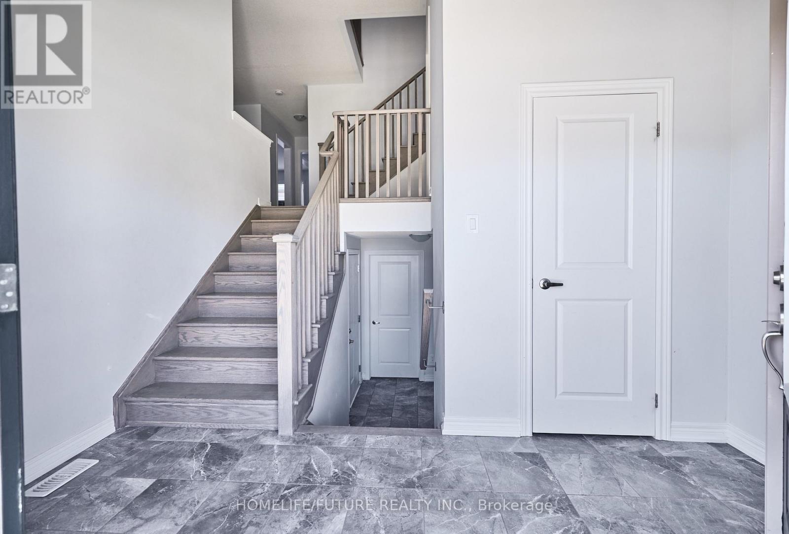 23 Faimira Avenue, Georgina, Ontario  L4P 0C2 - Photo 12 - N13642204